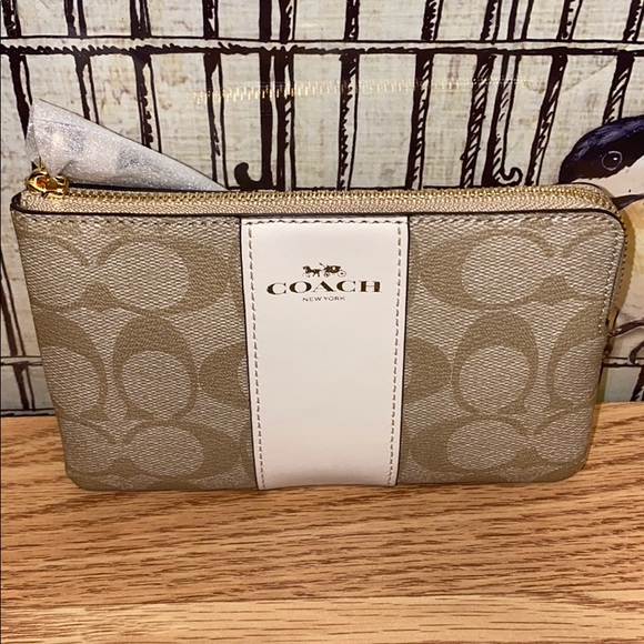 SOLD~ COACH Signature Canvas White/ Khaki Wristlet - Picture 3 of 8